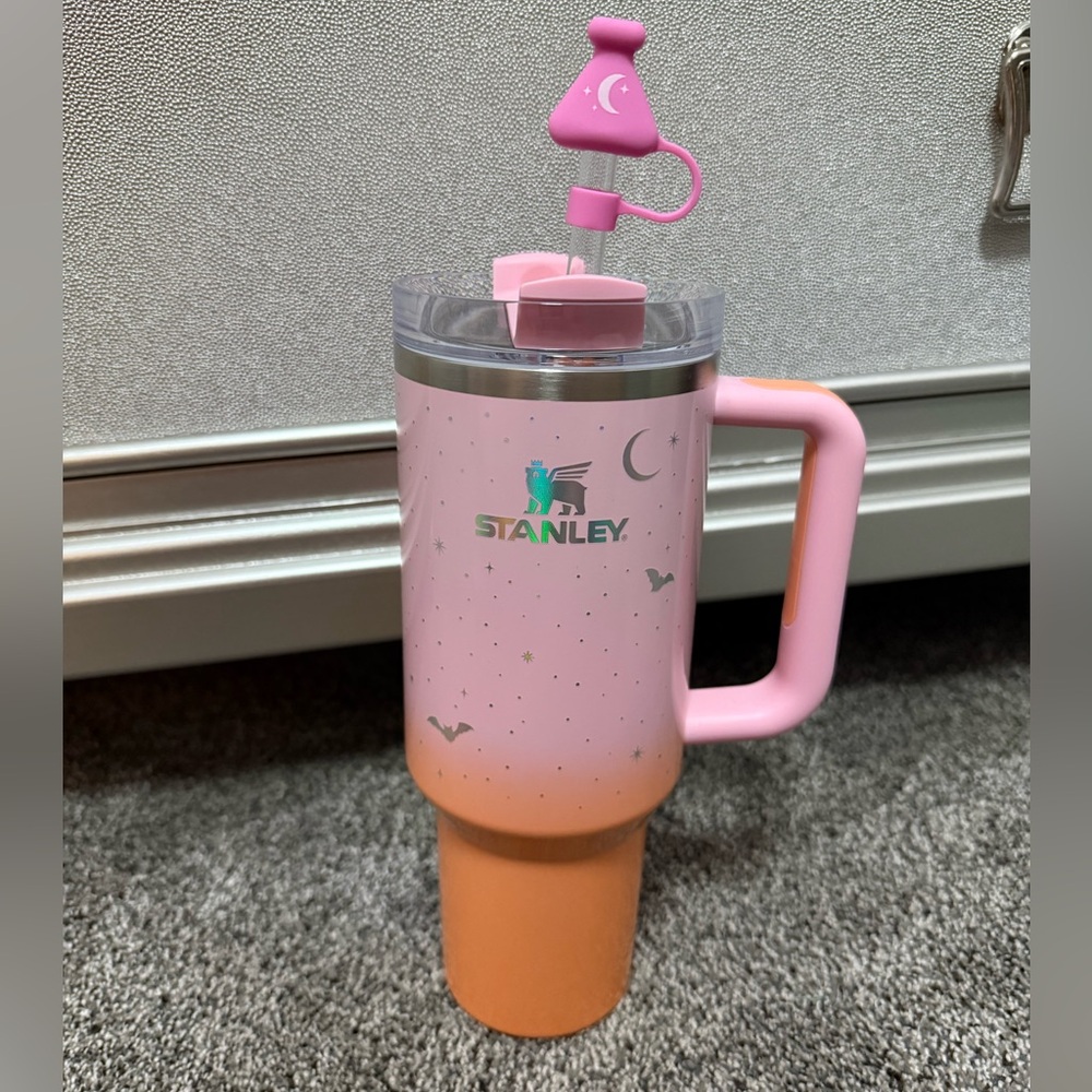 Stanley Halloween 40oz Flowstate Quencher Tumbler Spellcast Pink